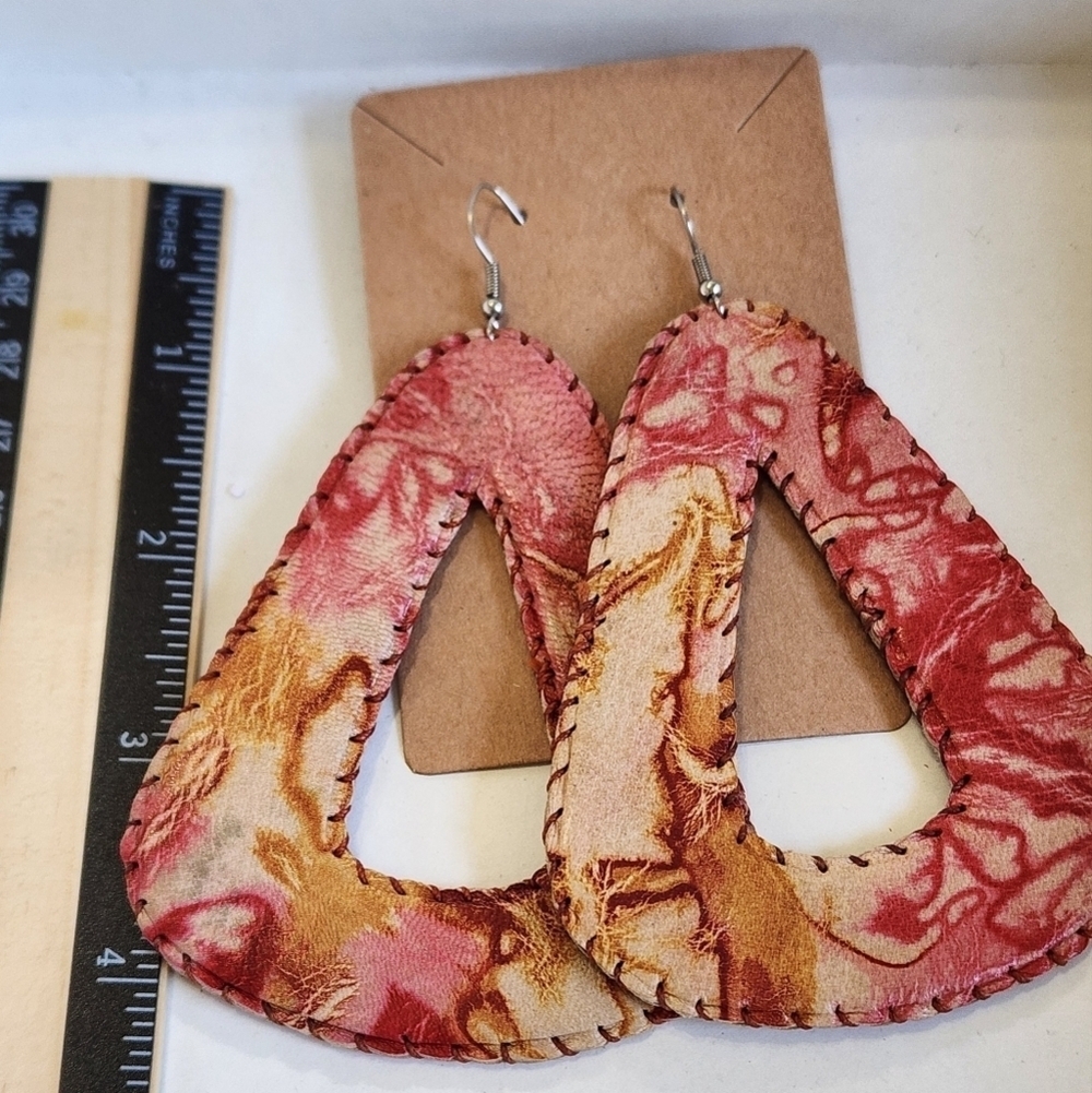 Handcrafted Leather Triangle Earrings Pink Brown - Picture 13 of 13